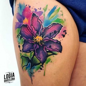 tatuaje_watercolor_flor_muslo_logia_barcelona_monika_ochman    